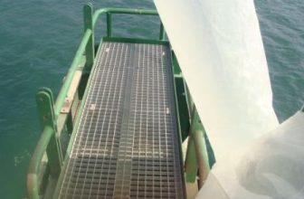 hydraulic valve mooring door